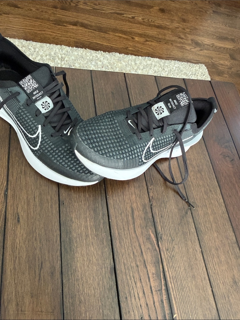 Nike Interact Run Women's Size 9.5
Black White Shoes